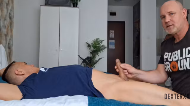 2 Str8 Friends Get Sucked Off Bodybuilder Friend Visiting Me When I Suck My Ather Friend - Randy Jones