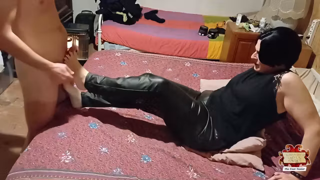 Queen B In Un Footjob Ben Lubrificato Con