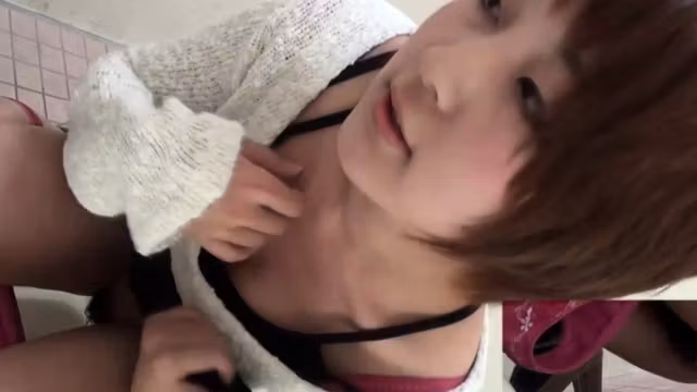 Japanese babes squat to piss