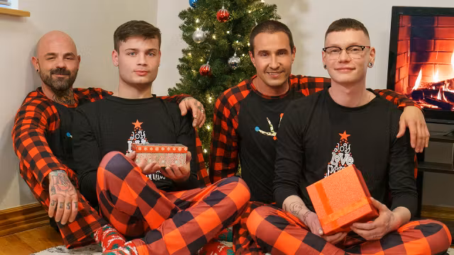 Unwrapping Santa's Cock - TwinkTrade