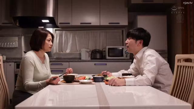 友田真希　悪ガキのたちに廻されてしまう