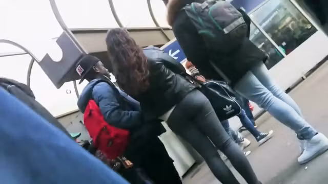 Sexy asses around me
