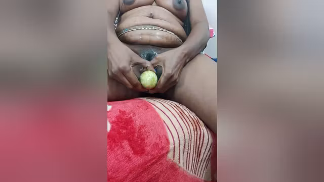Tamil Sheela Amma Role Play, Full Dirty Talk And Amma Paiyan Podura Dream Talk, Vegetable Show