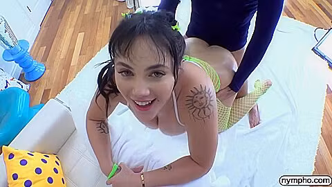 Nika Venom - Nika Brings The Heat