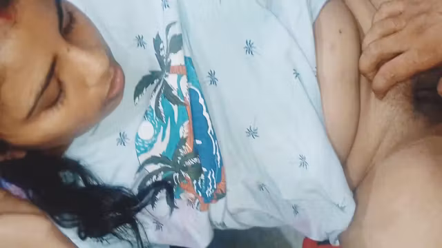Desi Bhabhi Ki Chut Me Finger Kar Pani Nikala, Pani Nikala 3 Times In A Row