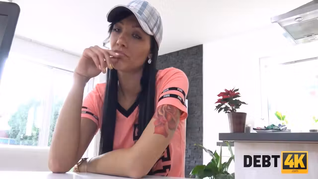 Adelle Sabelle - Desempleada Follada Por El Musculoso Cobrador De Deudas 10 Min