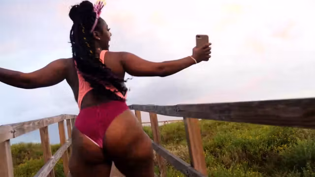two sexy chocolate jada booty n tease