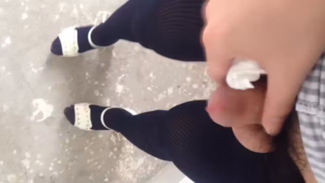 SHEMALE MASTURBATING IN PUBLIC