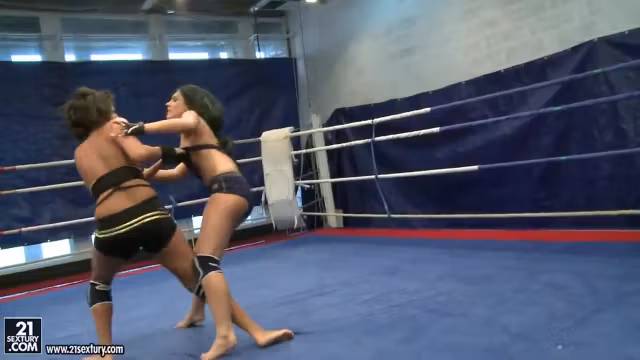 Hot babes fighting feat. Melanie Memphis