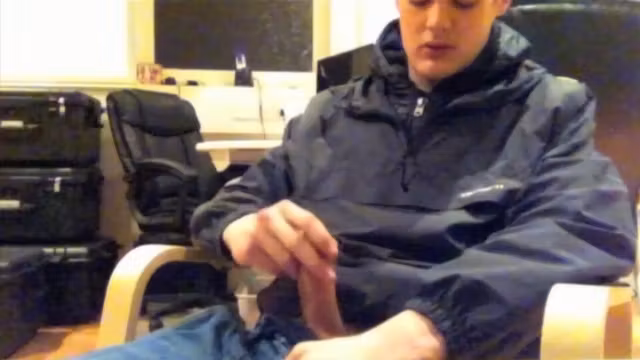 Webcam Wanking In The Office - Tyler Bolt