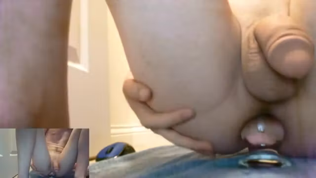 Sissy uses new glass plug for chaturbate