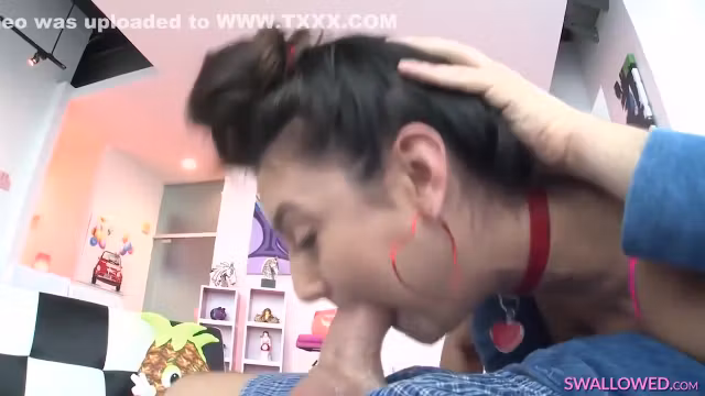Beautiful Latina Shows Her Bj Skills