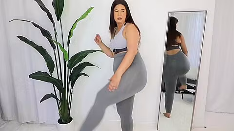 Bri Martinez - The Best Leggings For Curvy Girls
