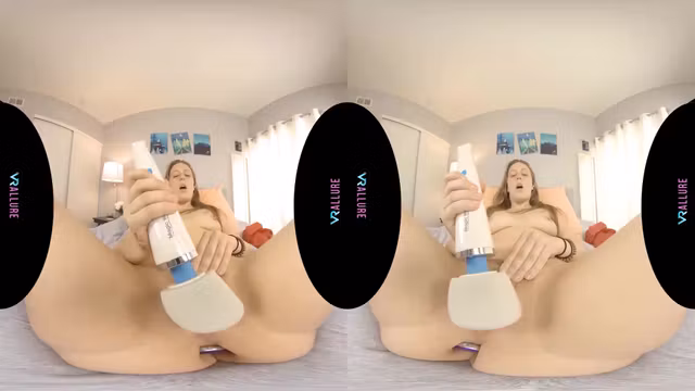Febby Likes To Show Off Her Curves! - Virtual Reality