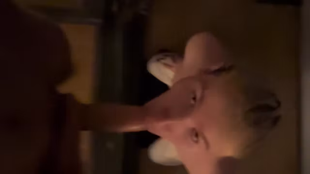 Huesos Delaet Minet Na Balkone
