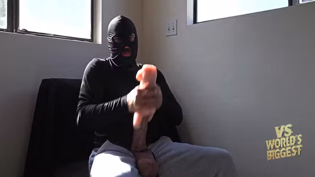 Big Cock Loves Stretch Out Tight Holes