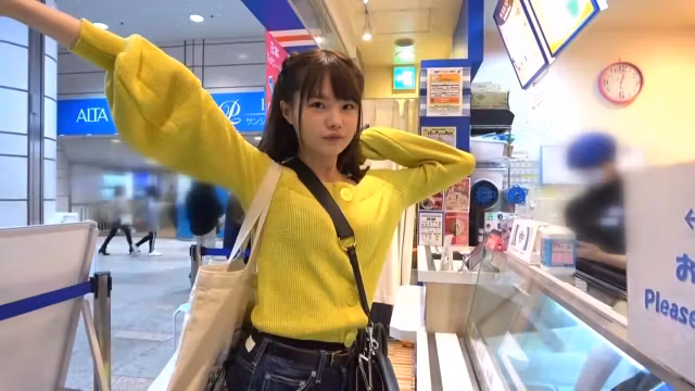 パイパンの系激カワ美少女との淫らな行為をハメ撮り！