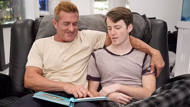 The Childhood Memory Book - FamilyDick