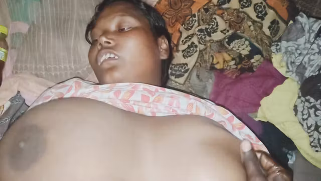 Desi Hot Housewife Ki Gand Mari Pahli Bar