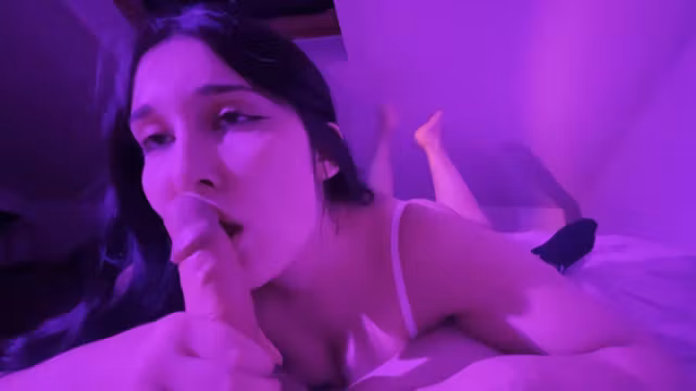 elle me fait venir avec sa bouche experte