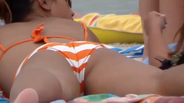 Juicy view between her thighs