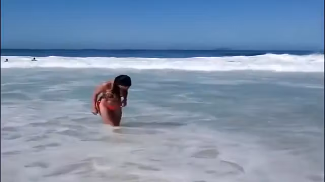 Large-assed harlot wears a flimsy bikini to the beach