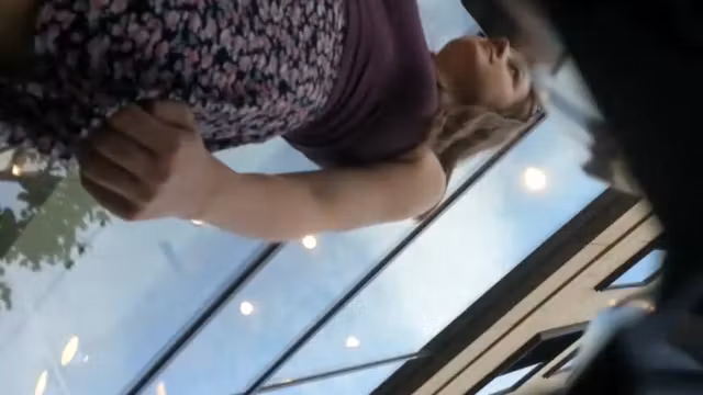 Awesome way to see many upskirt