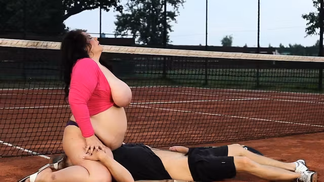 Chunky bbw sixtynining on the tennis court