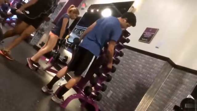 Gym babe with an ass worth ogling