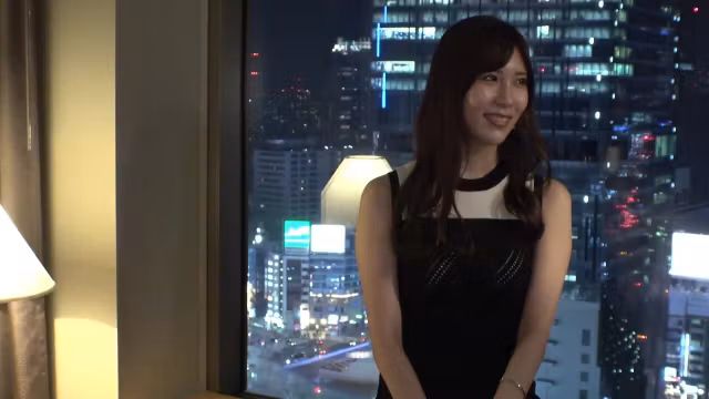 259LUXU-1673　大人の色気溢れる…スレンダー美女との濃密なセックス！反り勃った肉棒を差し出せば何度も舌を絡ませ濃厚なフェラを披露。自身も密壺をトロトロに潤わせイき乱れる…！