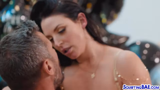 bigbooty horny babe gets pussydestroyed