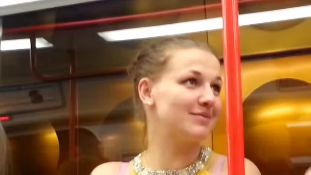 Girls like to look u bahn 1