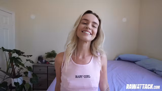 Hot Babe Khloe Kingsley Wants Her Pussy Stretched