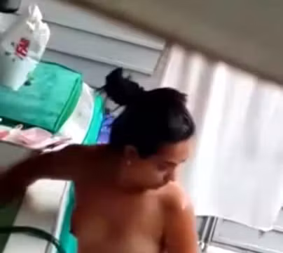 Sexy MILF Washing her pussy - Clip