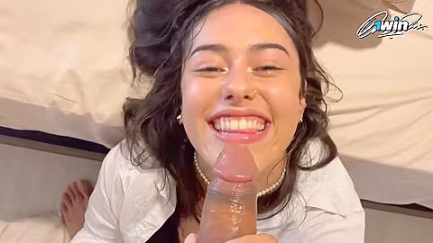 Amateur blowjob star, Izamariposa, comebacks for the greatest XXX porn!