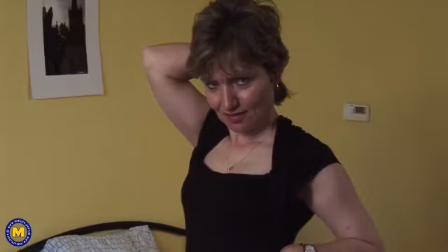 Horny Amateur Housewife Fingers Her Mature Pussy On Camera For You