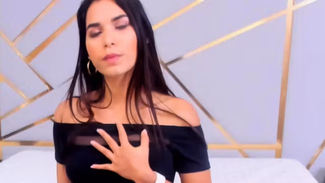 Horny Chick Finger Fucks Her Hole