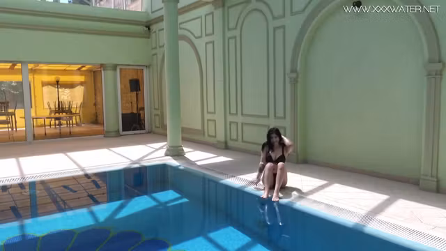 Big Tits Sheril Goes Underwater