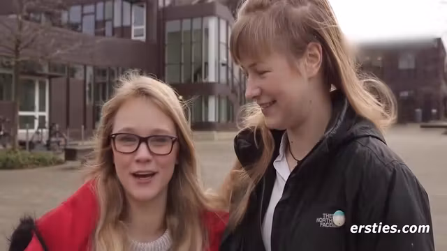 Studentinnen Mit Rocken Haben Spab Im Seminarraum