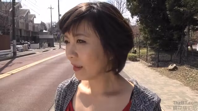 Sexy Mature Hitomi Enjo And Her Girlfriend Enjoy Same Sex Fun