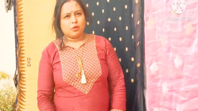 Desi Padosan Bhabhi Ko Kapde Failate Huye Hi Pataya