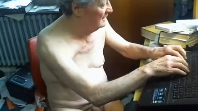 TOUT NU AVEC LA CAM SUR SKYPE