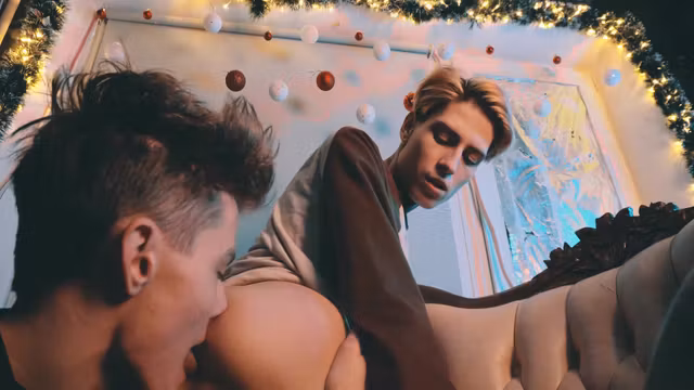 Sweet Couple Of Guys Had Hot Sex On The Eve Of Christmas
