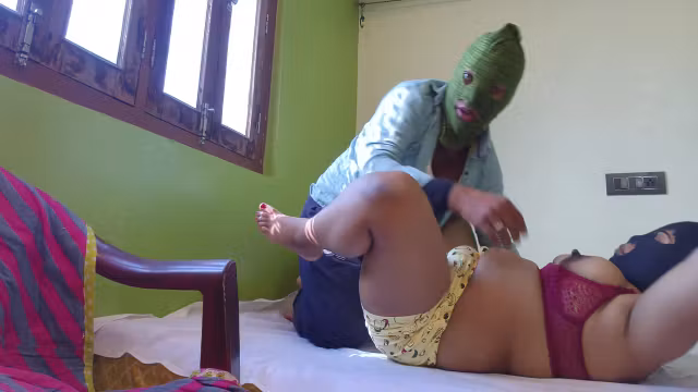 Hot Bhabhi Fun With The Tattoo Artist And Make His Relief