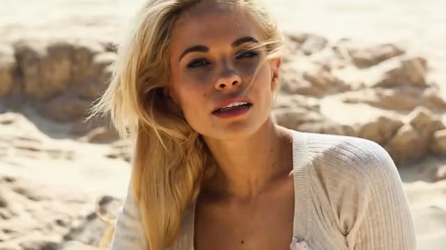 Hot busty babe showed her sweet pussy