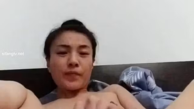 Chinese MILF Masturbating