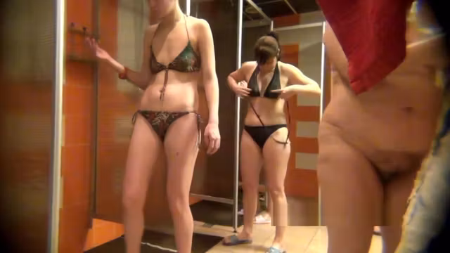Video peeping in the womens shower10227