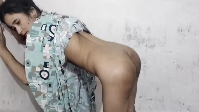 Desi Dever Ne Bhabhi Ko Majak Majak Me Hi Pel Diya