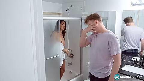 Mallory Knight Fucks Young Guy
