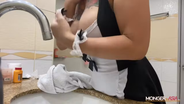Busty Maid Loves Sliding Her Juicy Pussy Into Nine Inch Tool